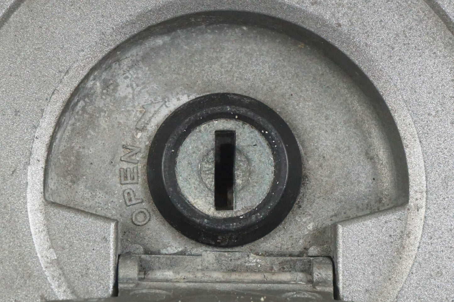 Snett uppifrån på Tanklock från en Yamaha YZF R6 -2006 motorcykel.