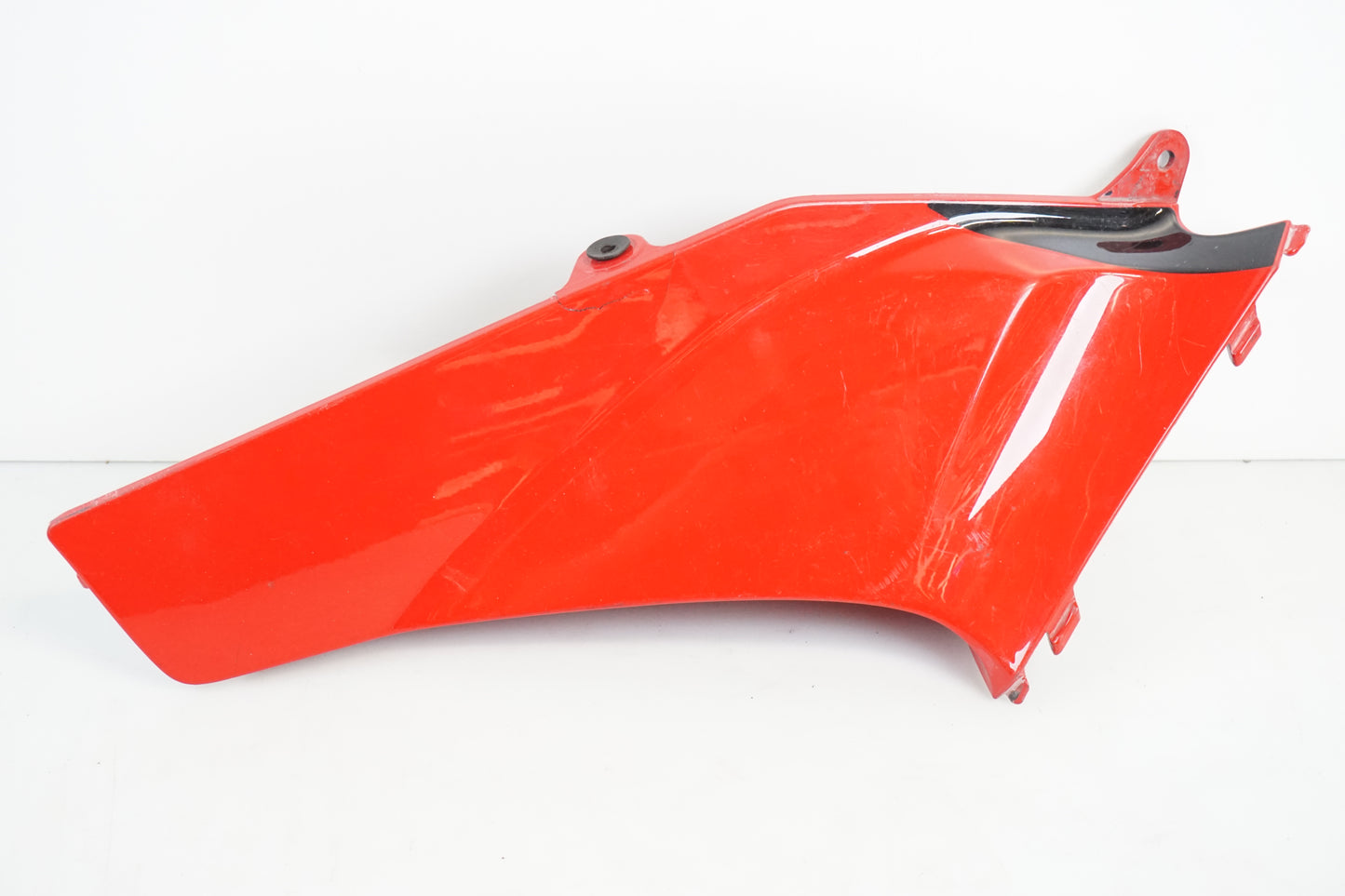 Framsidan på Toppkåpsinsida från en Honda CBR 600 RR -2004 motorcykel.