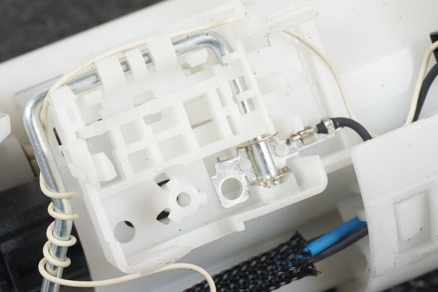 Baksidan på Bensinpump insprut från en Triumph Daytona 675 -2009 motorcykel.