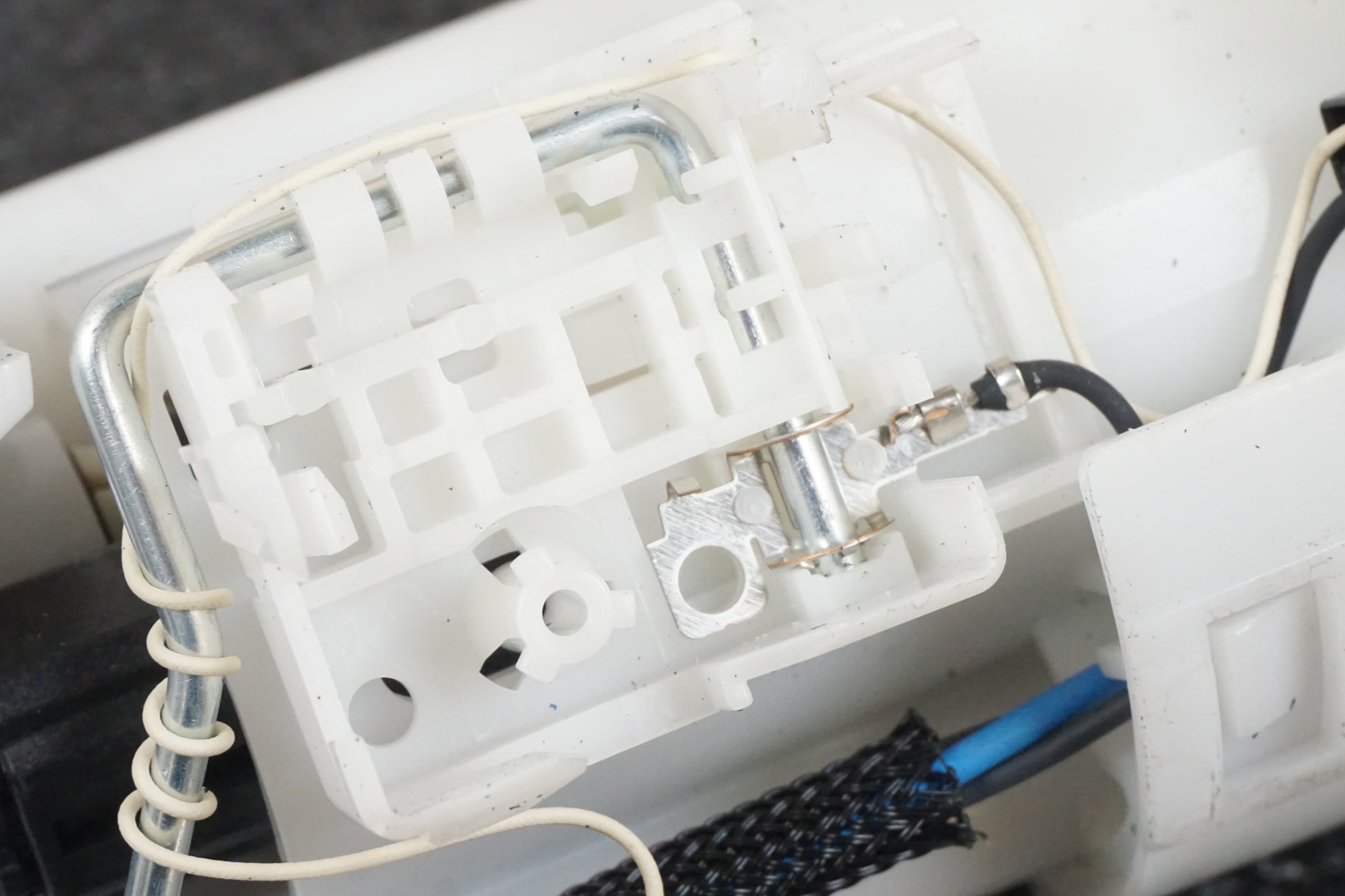 Baksidan på Bensinpump insprut från en Triumph Daytona 675 -2009 motorcykel.