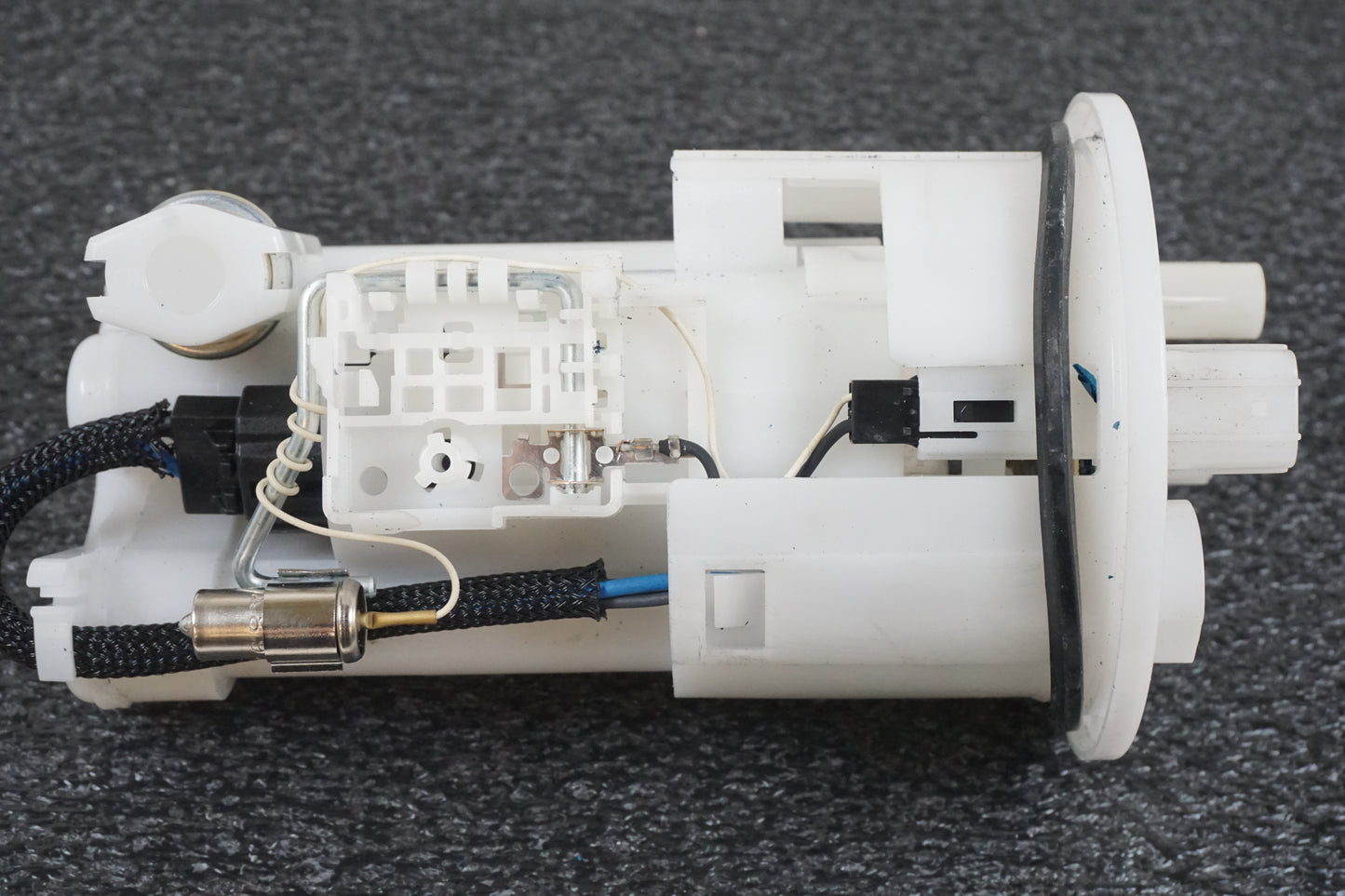 Höger sida på Bensinpump insprut från en Triumph Daytona 675 -2009 motorcykel.