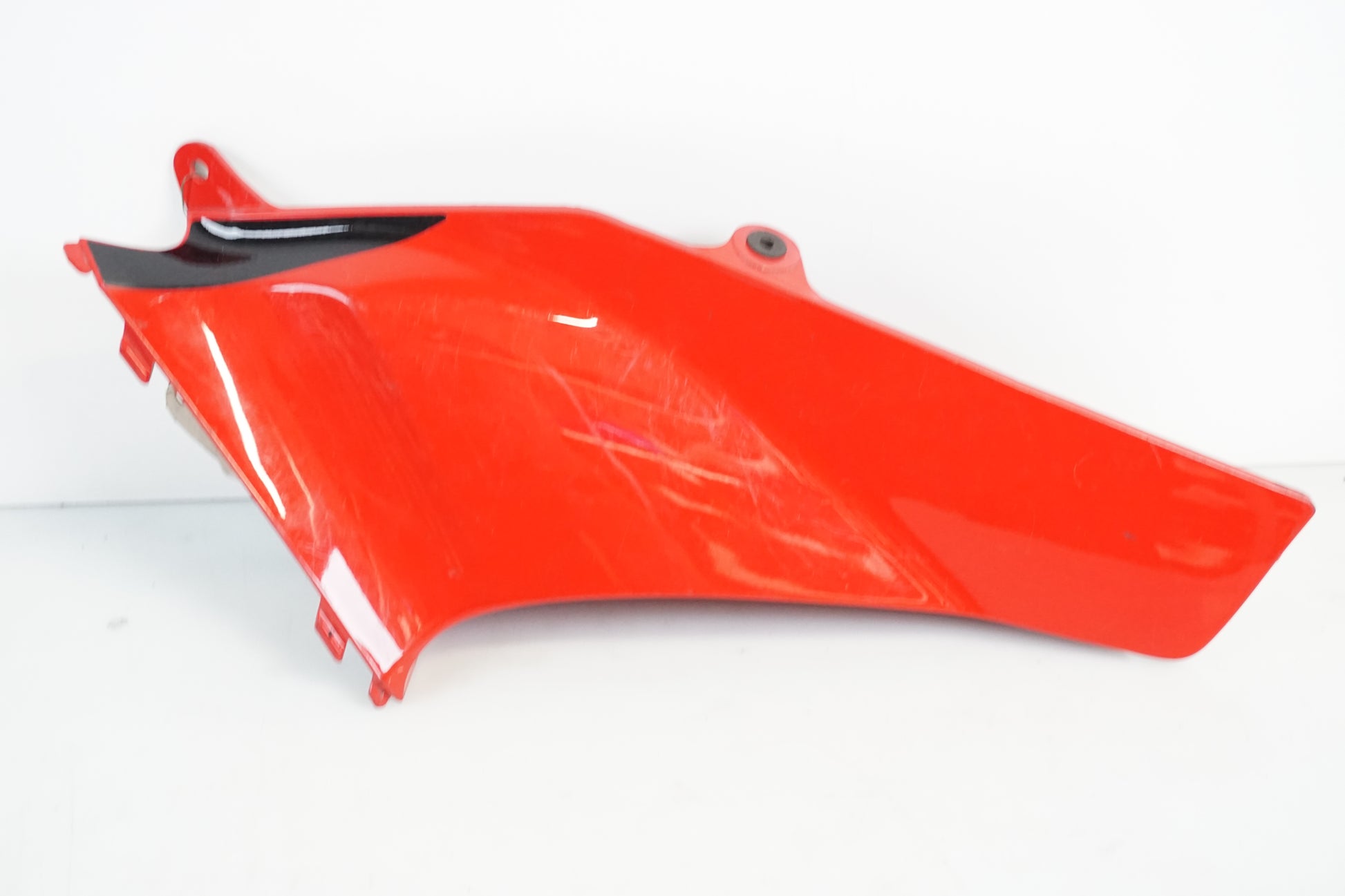 Framsidan på Toppkåpsinsida från en Honda CBR 600 RR -2004 motorcykel.