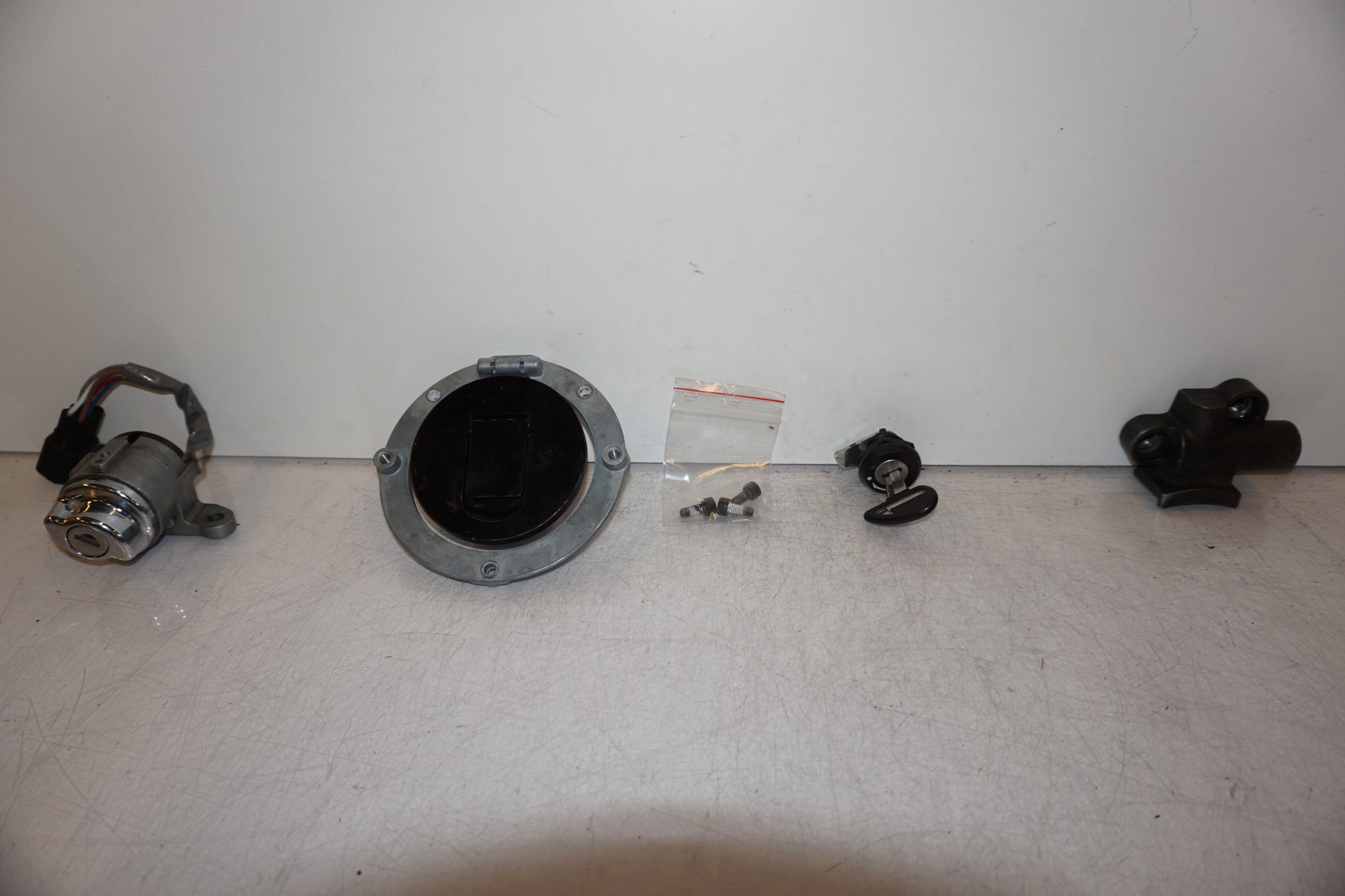 Framsidan på Låssats från en Kawasaki VN 1600 Mean Streak -2007 motorcykel.