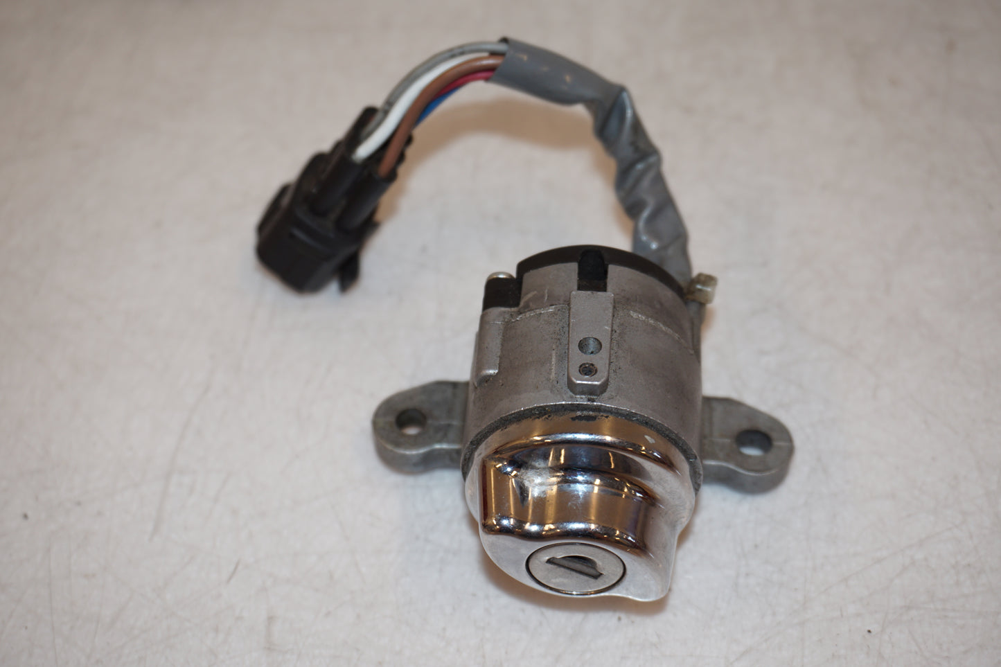 Baksidan på Låssats från en Kawasaki VN 1600 Mean Streak -2007 motorcykel.