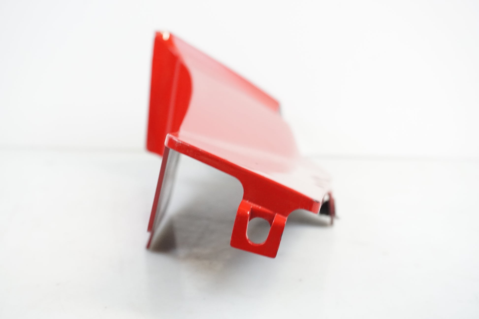 Höger sida på Toppkåpsinsida från en Honda CBR 600 RR -2004 motorcykel.