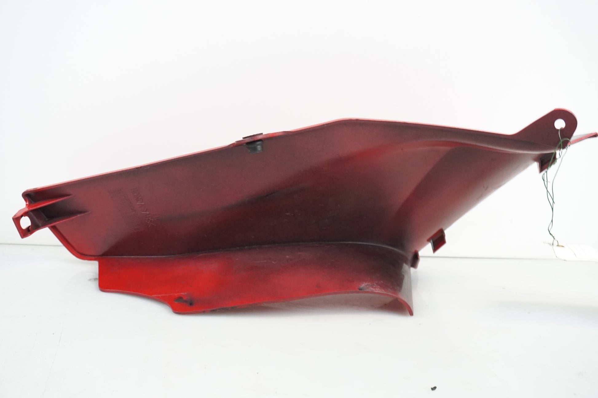 Snett nerifrån på Toppkåpsinsida från en Honda CBR 600 RR -2004 motorcykel.