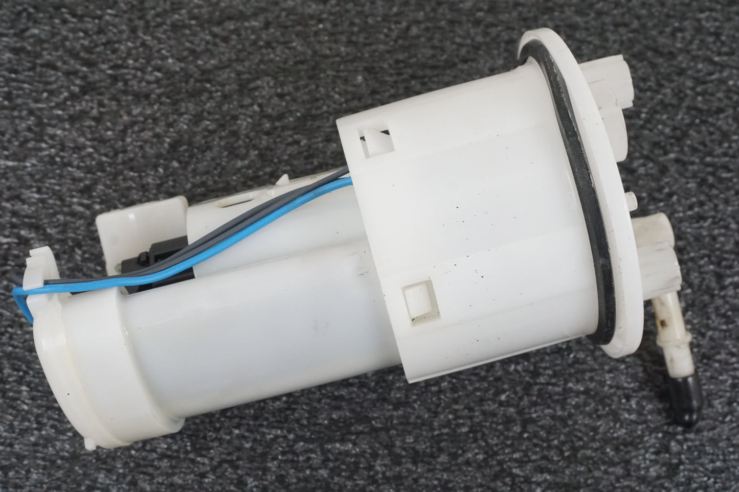 Höger sida på Bensinpump insprut från en Triumph Tiger -2012 motorcykel.