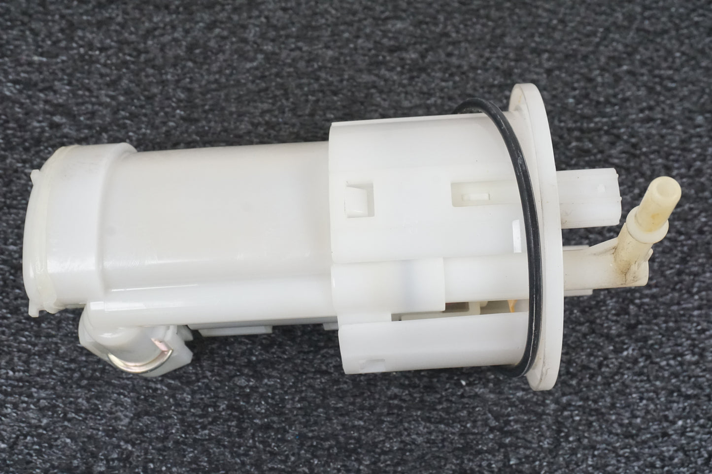 Vänster sida på Bensinpump insprut från en Triumph Sprint ST -2007 motorcykel.