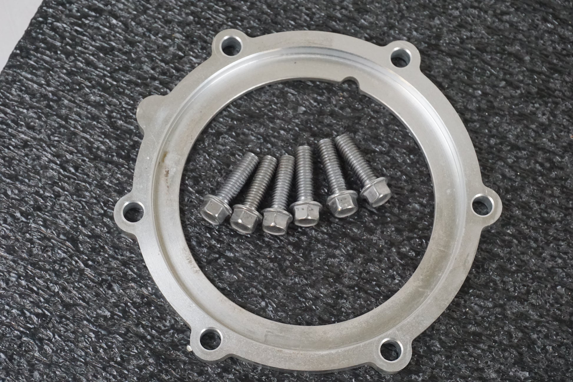 Baksidan på Bensinpump insprut från en Triumph Street Triple R -2009 motorcykel.