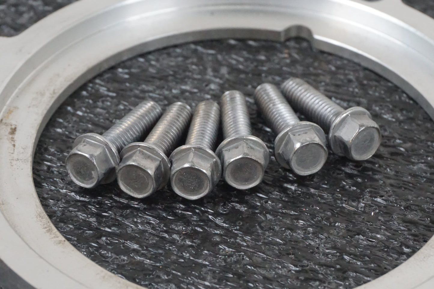 Höger sida på Bensinpump insprut från en Triumph Street Triple R -2009 motorcykel.