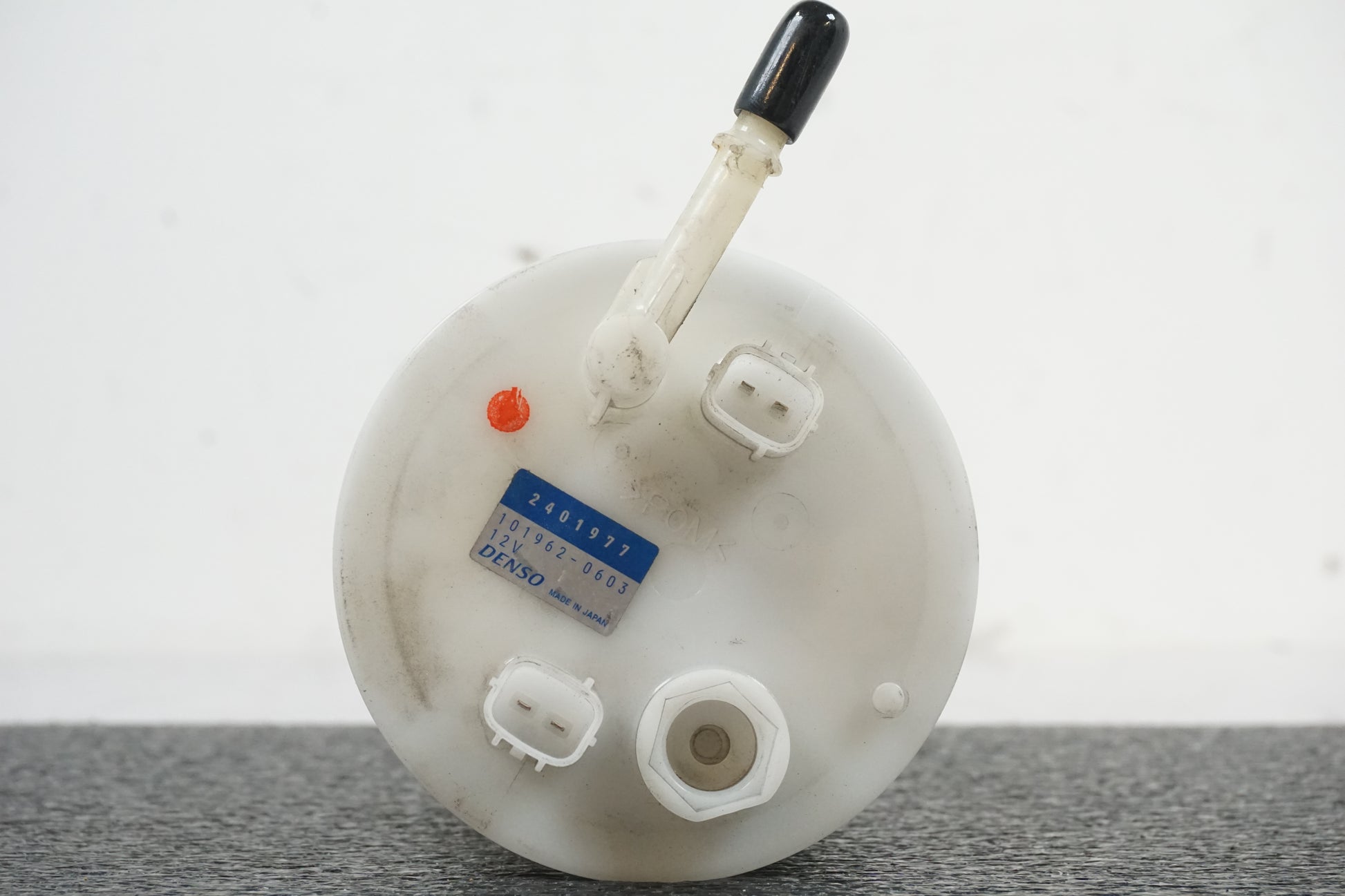 Extrabild3 på Bensinpump insprut från en Triumph Street Triple R -2009 motorcykel.