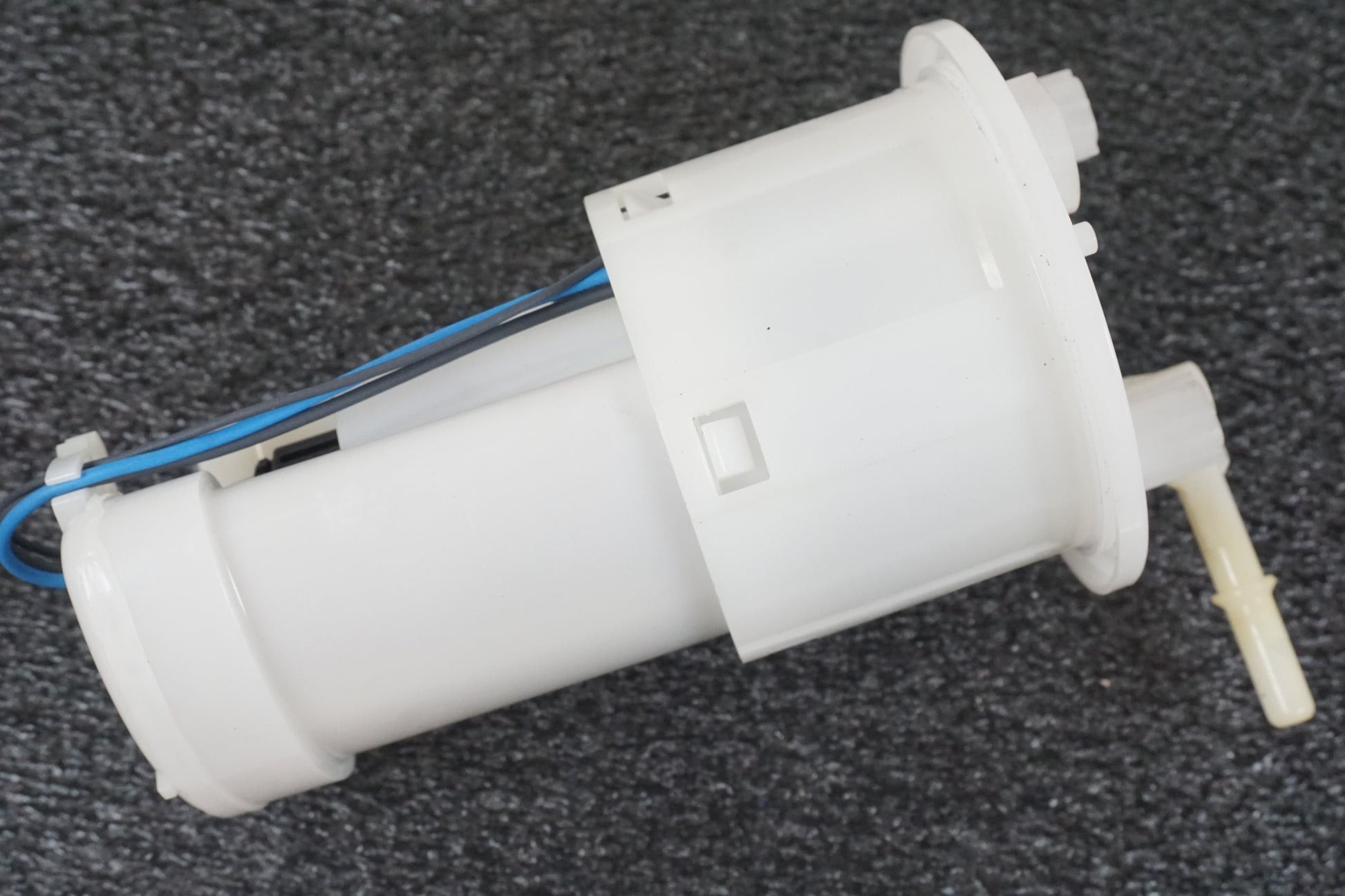 Höger sida på Bensinpump insprut från en Triumph Sprint GT -2011 motorcykel.