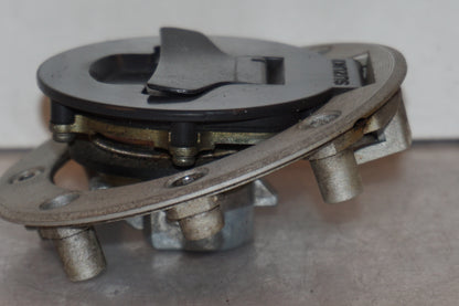 Höger sida på Tanklock från en Suzuki GS 500 -2004 motorcykel.