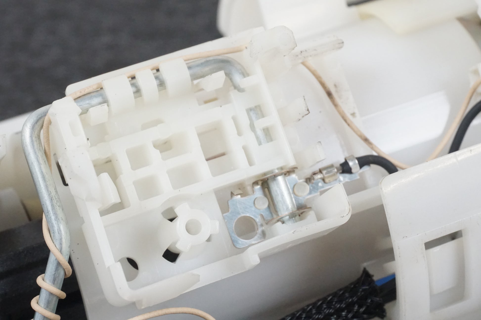 Baksidan på Bensinpump insprut från en Triumph Daytona 675 -2007 motorcykel.