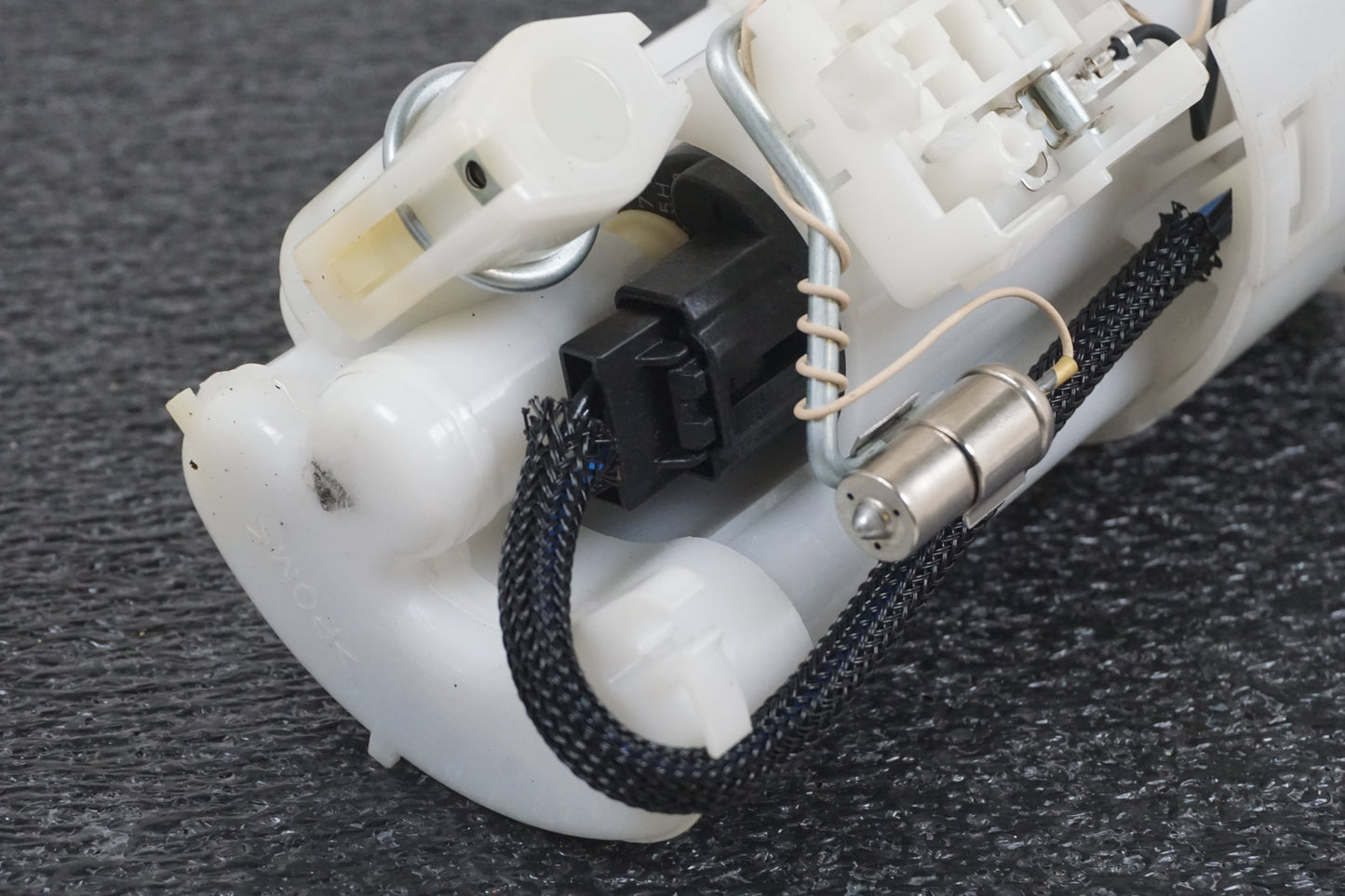 Höger sida på Bensinpump insprut från en Triumph Daytona 675 -2007 motorcykel.