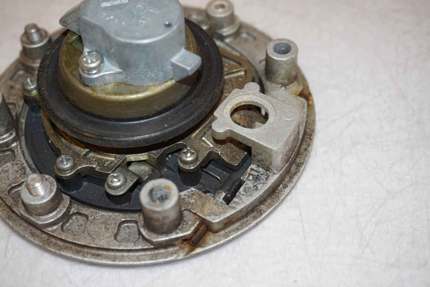 Extrabild1 på Tanklock från en Suzuki GS 500 -2004 motorcykel.