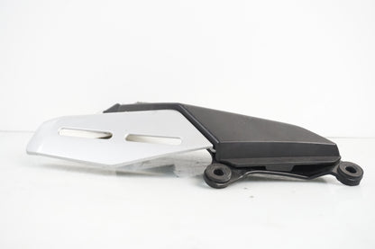 Baksidan på Ljuddämpardekor från en Honda CBR 600 RR -2004 motorcykel.