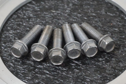 Höger sida på Bensinpump insprut från en Triumph Street Triple -2011 motorcykel.