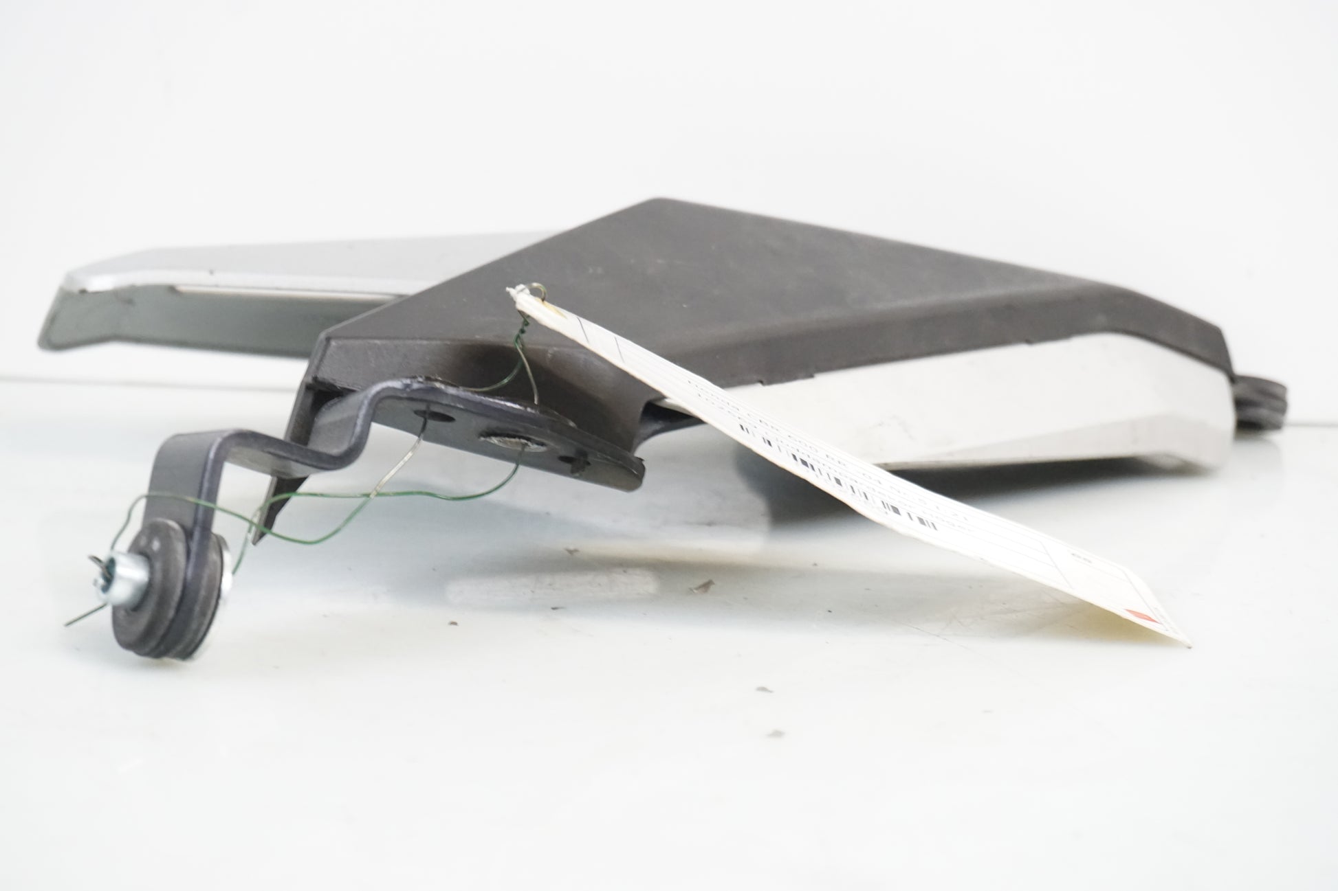 Vänster sida på Ljuddämpardekor från en Honda CBR 600 RR -2004 motorcykel.