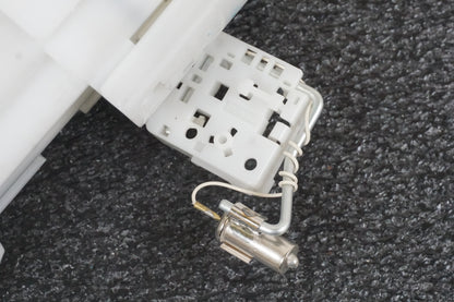 Snett nerifrån på Bensinpump insprut från en Triumph Street Triple -2011 motorcykel.