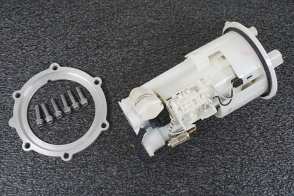 Framsidan på Bensinpump insprut från en Triumph Street Triple R -2011 motorcykel.