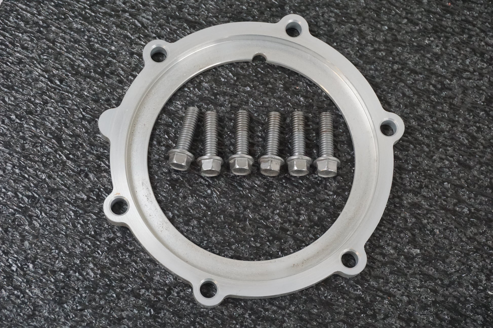 Baksidan på Bensinpump insprut från en Triumph Street Triple R -2011 motorcykel.