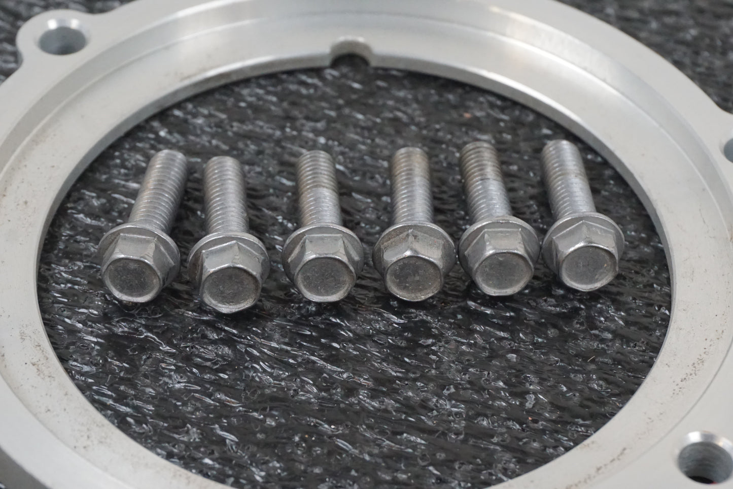 Höger sida på Bensinpump insprut från en Triumph Street Triple R -2011 motorcykel.