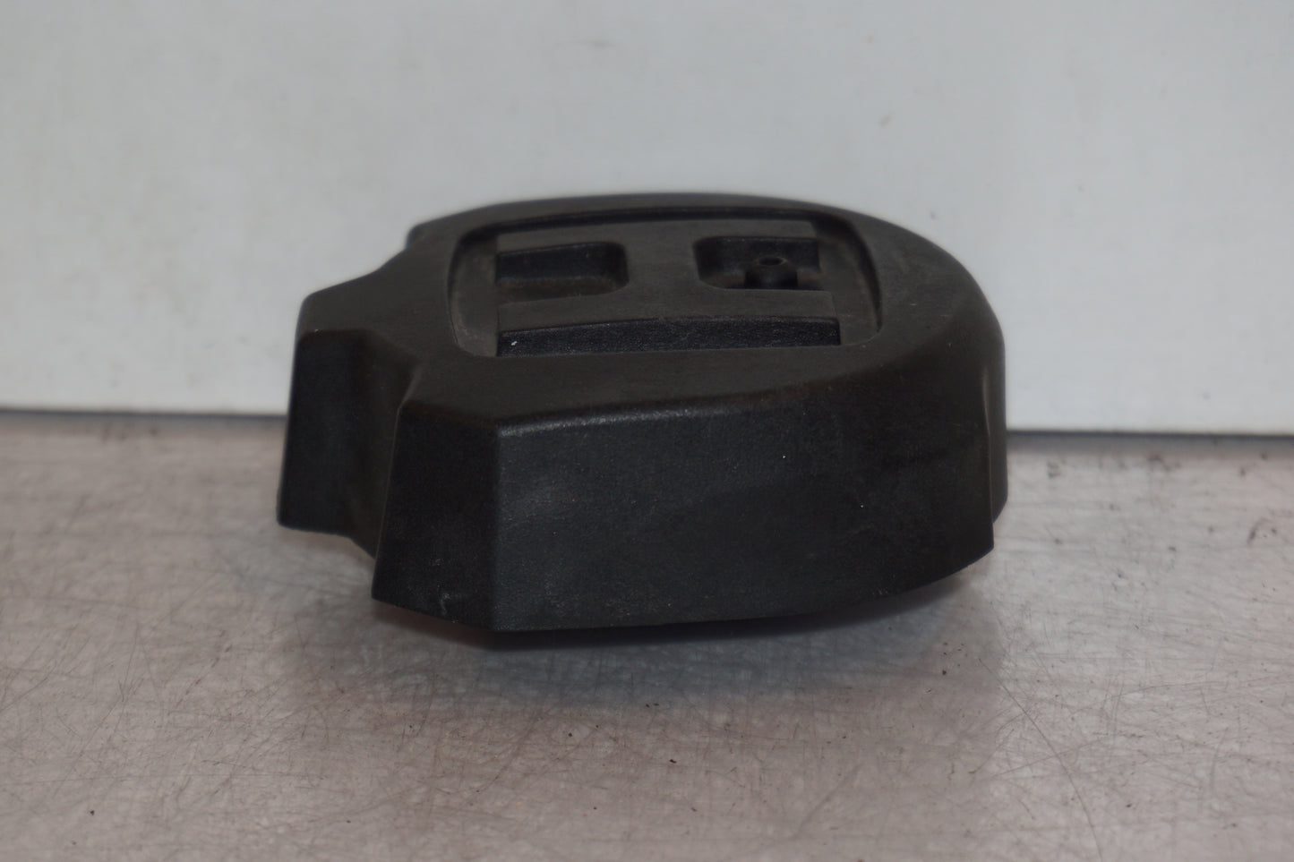 Snett uppifrån på Tanklock från en Husqvarna SM 500 -2006 motorcykel.