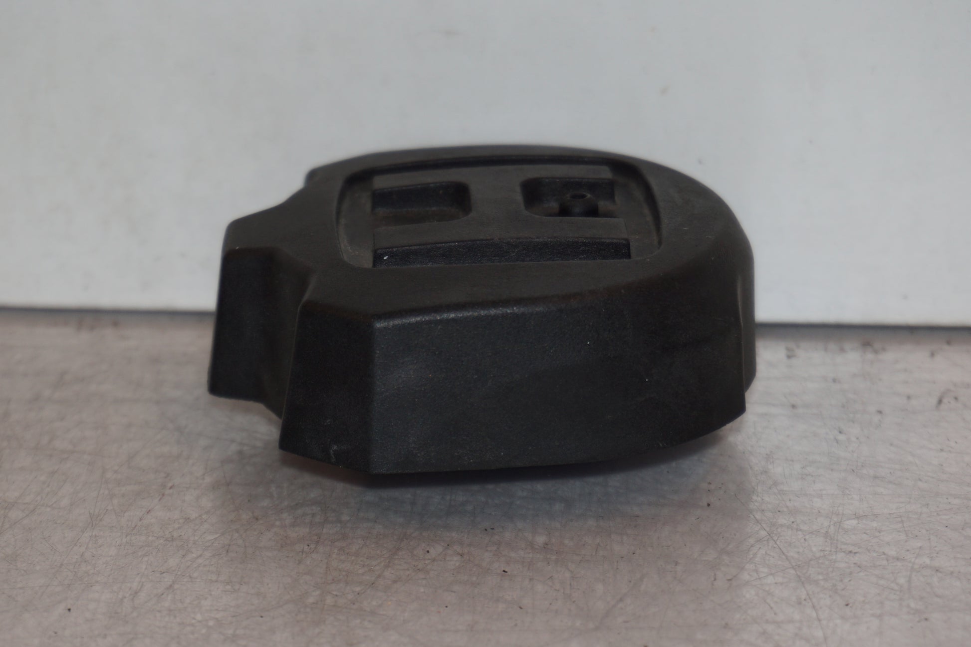 Snett uppifrån på Tanklock från en Husqvarna SM 500 -2006 motorcykel.