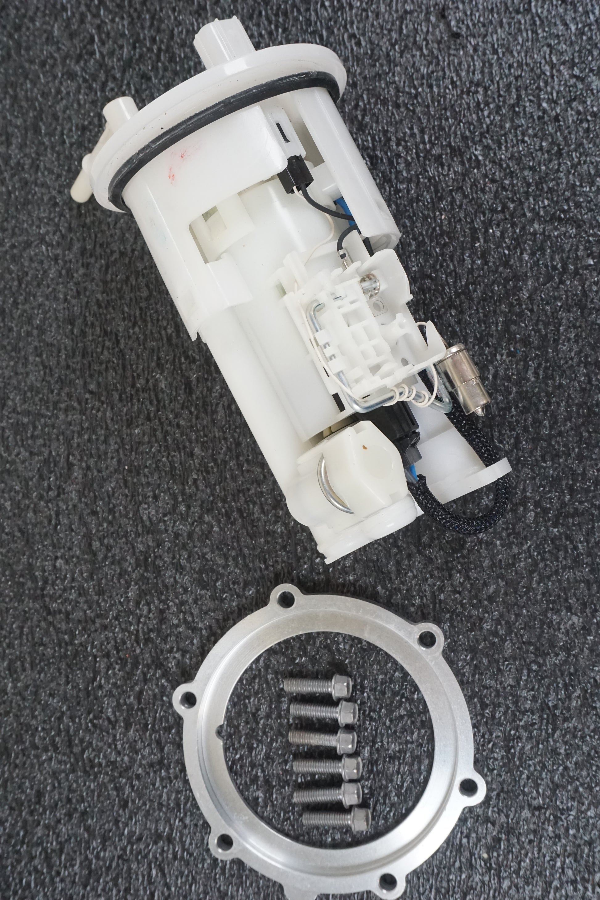 Framsidan på Bensinpump insprut från en Triumph Street Triple R -2009 motorcykel.