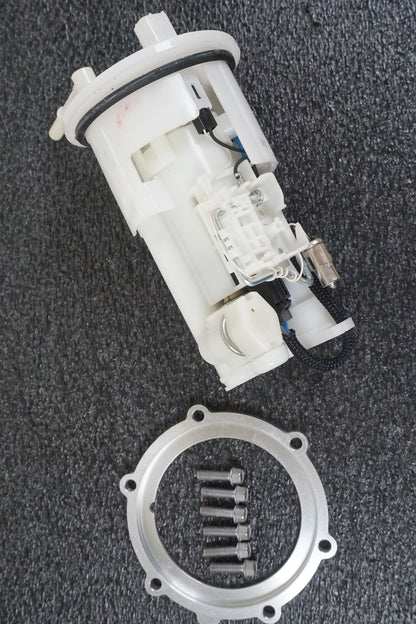 Framsidan på Bensinpump insprut från en Triumph Street Triple R -2009 motorcykel.