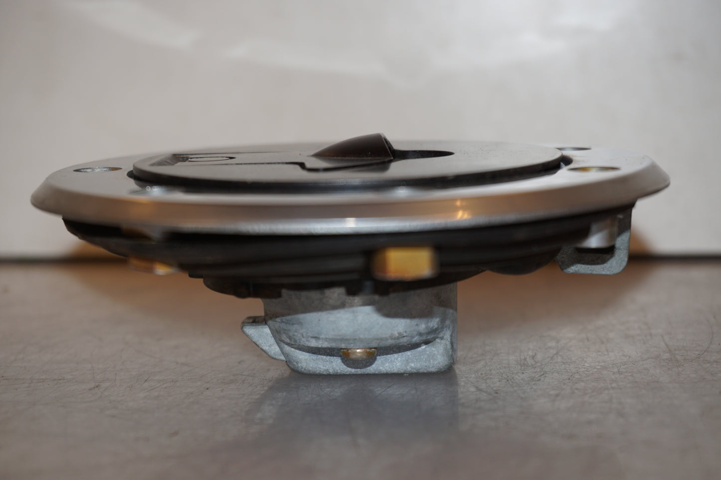 Snett uppifrån på Tanklock från en Kawasaki ZZR 1100 -1991 motorcykel.