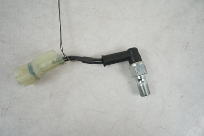 Contact de feu de frein