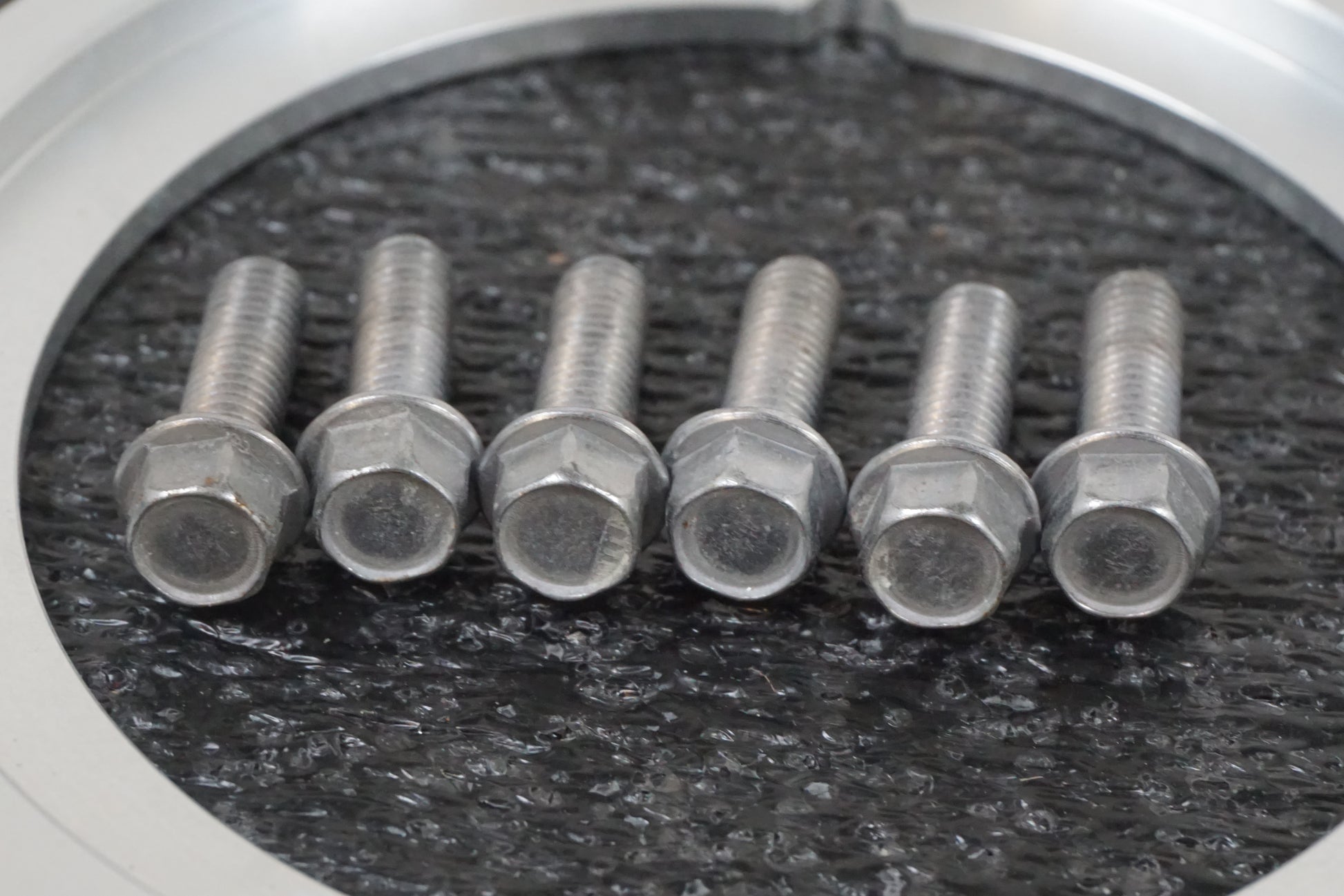 Höger sida på Bensinpump insprut från en Triumph Street Triple R -2009 motorcykel.