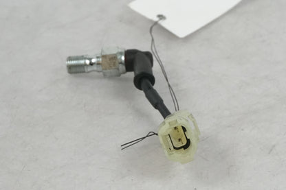 Contact de feu de frein