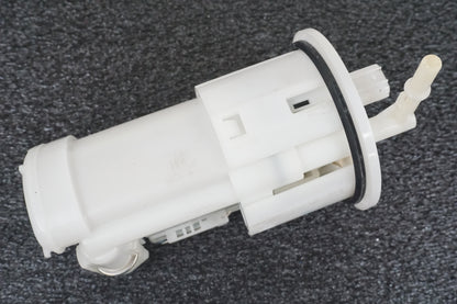 Extrabild2 på Bensinpump insprut från en Triumph Street Triple R -2009 motorcykel.