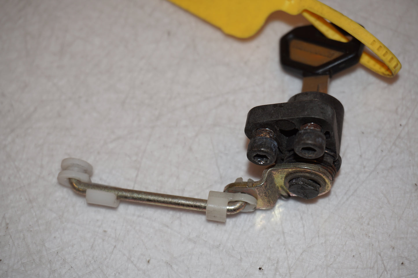 Extrabild6 på Tanklock från en Kawasaki ZZR 1100 -1991 motorcykel.