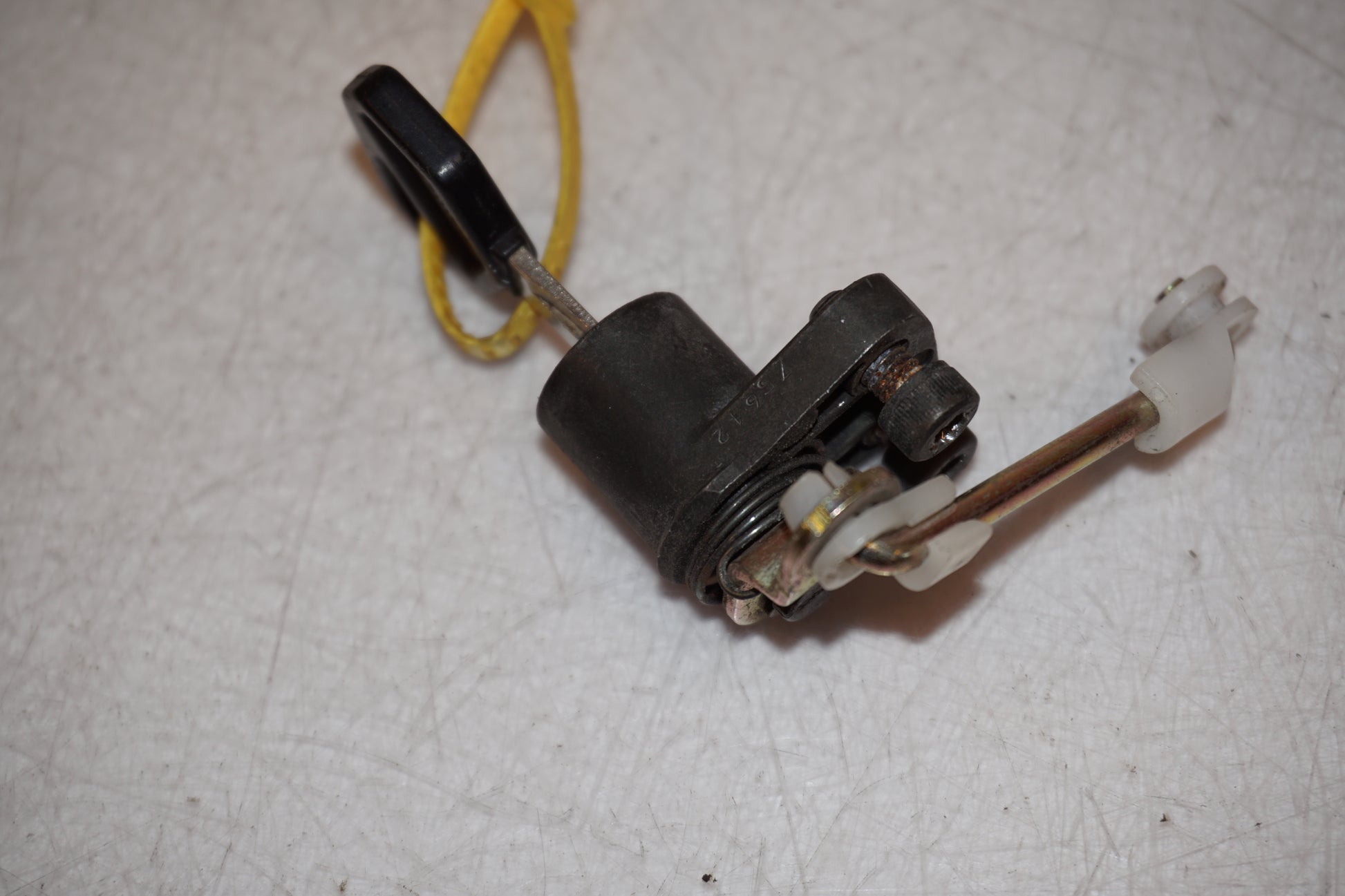 Extrabild7 på Tanklock från en Kawasaki ZZR 1100 -1991 motorcykel.