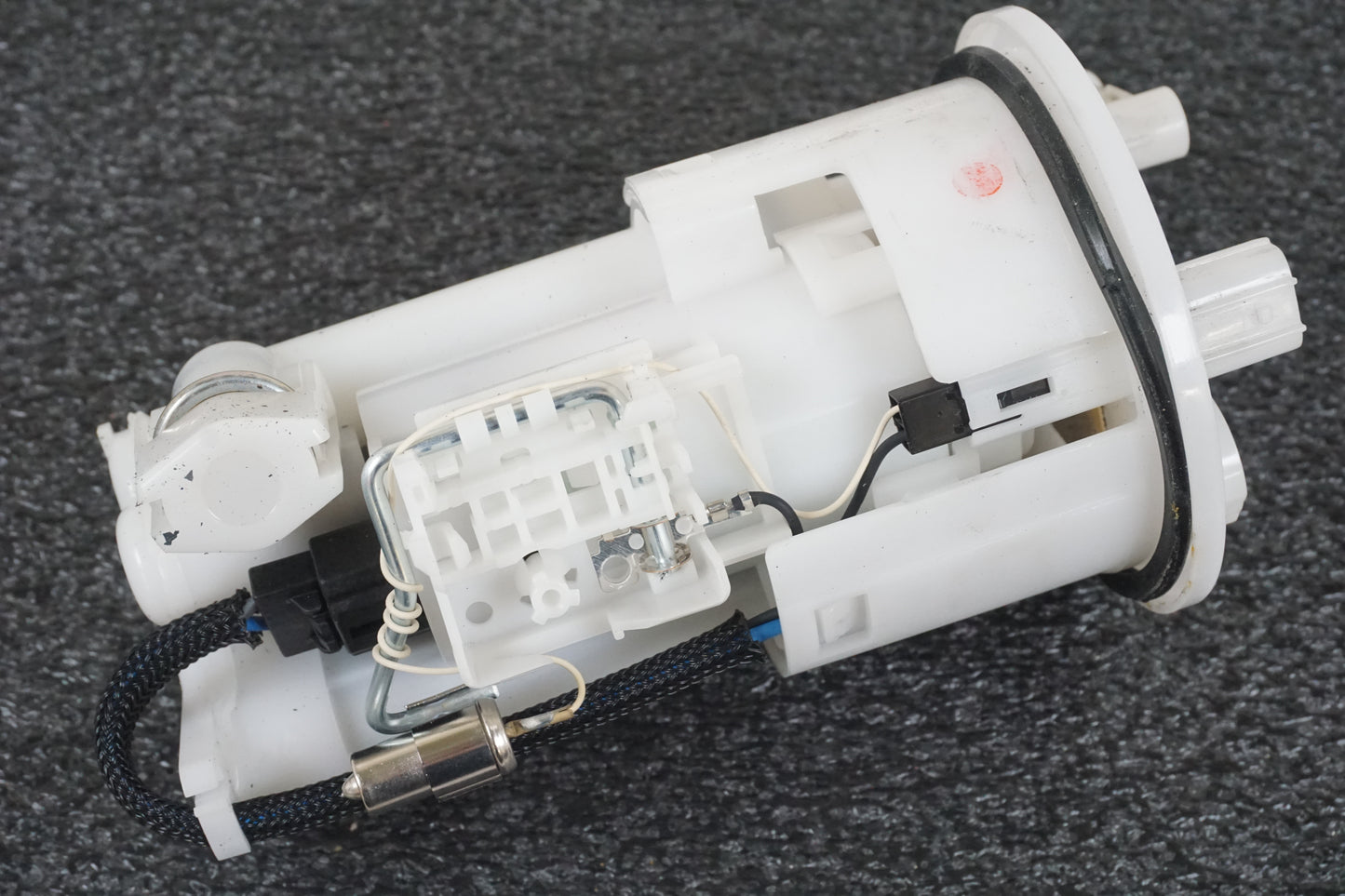 Framsidan på Bensinpump insprut från en Triumph Street Triple -2009 motorcykel.