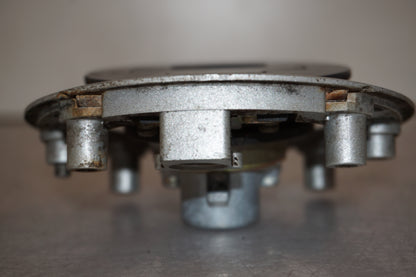 Snett uppifrån på Tanklock från en Suzuki DL 1000 -2004 motorcykel.