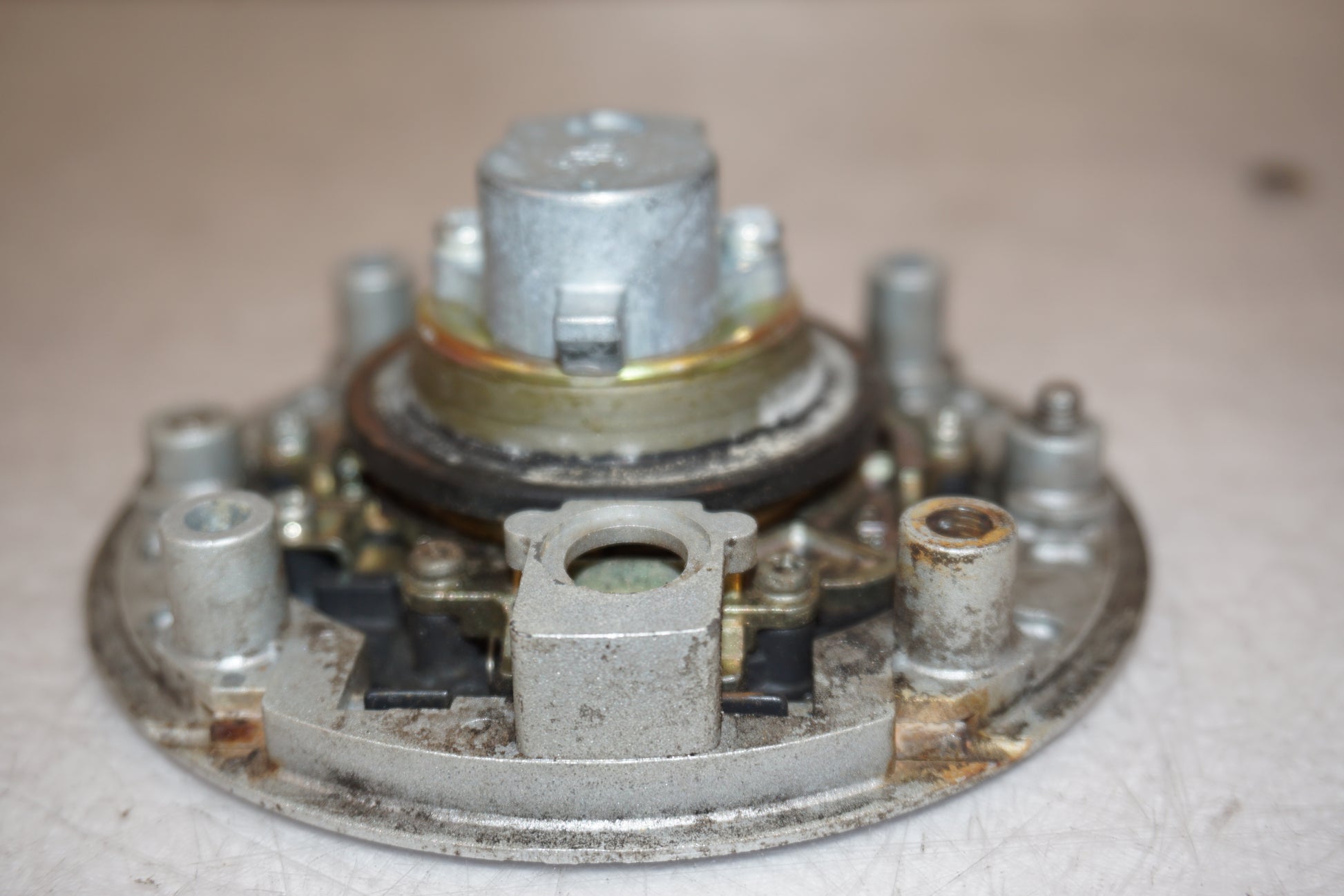 Extrabild4 på Tanklock från en Suzuki DL 1000 -2004 motorcykel.