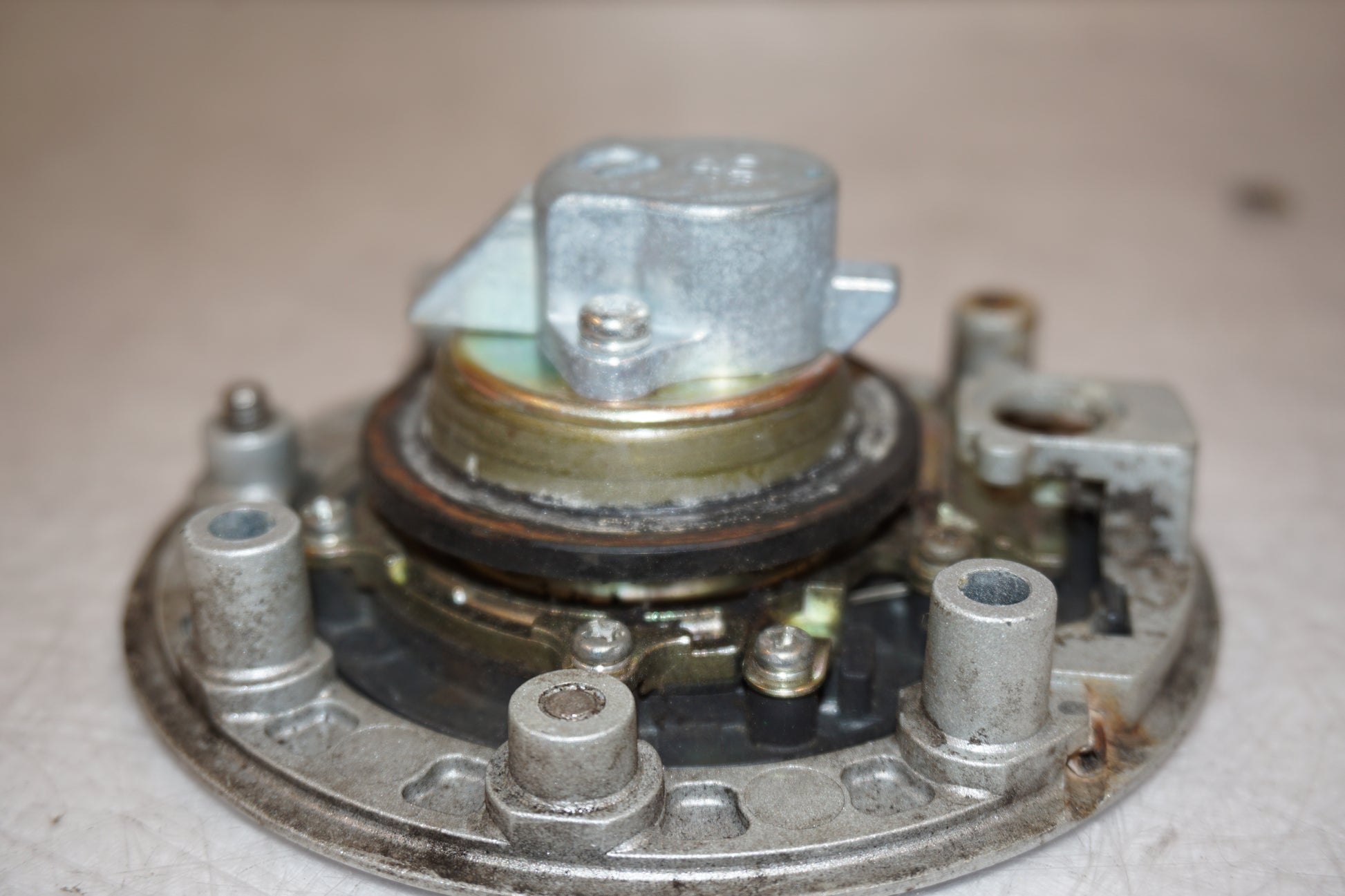 Extrabild5 på Tanklock från en Suzuki DL 1000 -2004 motorcykel.