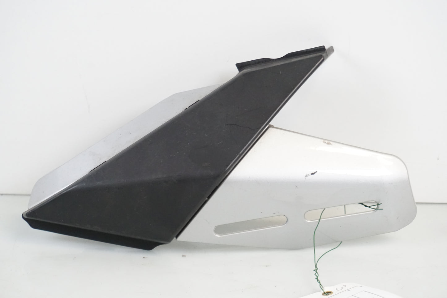 Framsidan på Ljuddämpardekor från en Honda CBR 600 RR -2004 motorcykel.