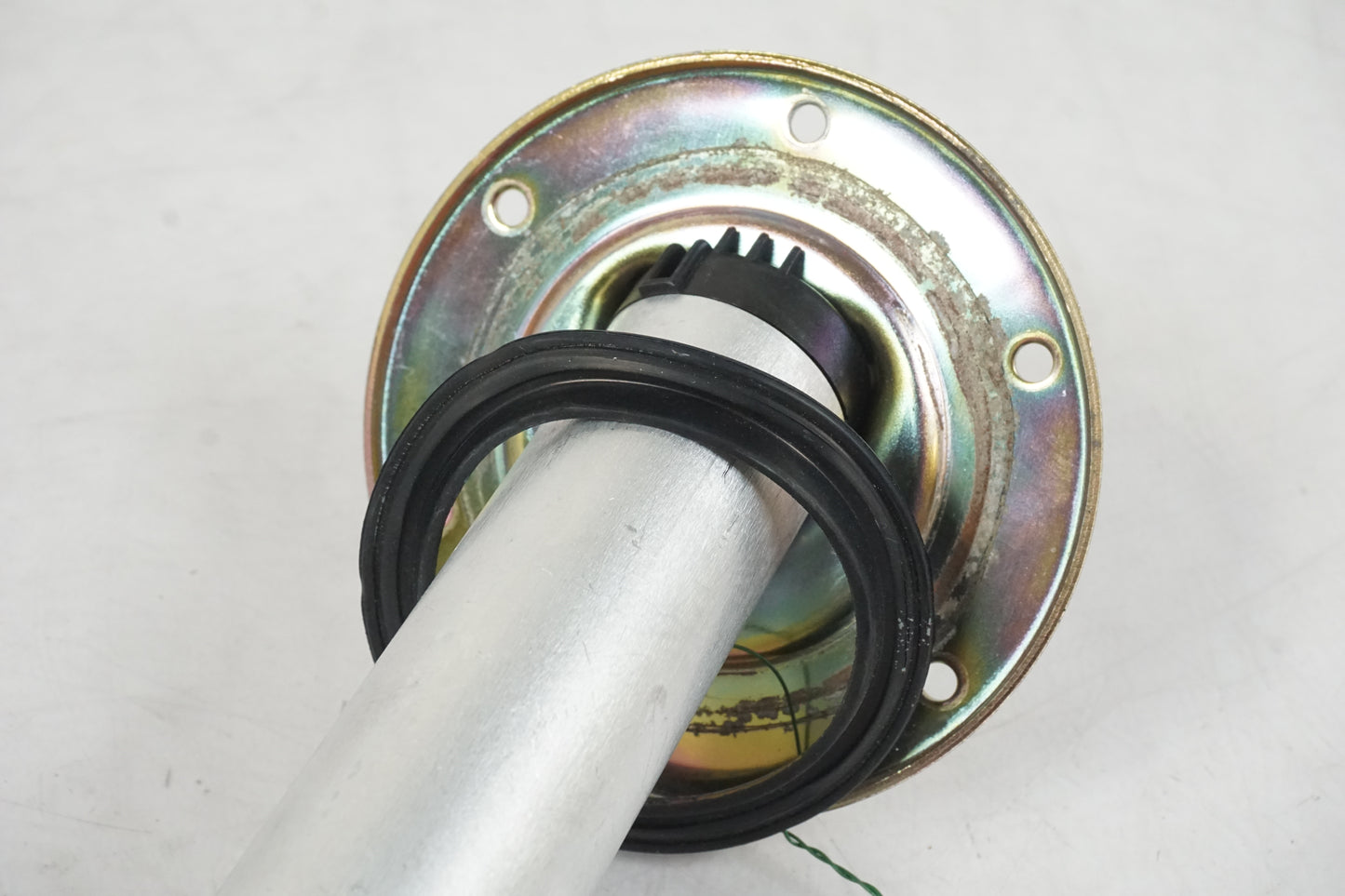 Höger sida på Bensintankgivare från en BMW K 1200 LT -2004 motorcykel.