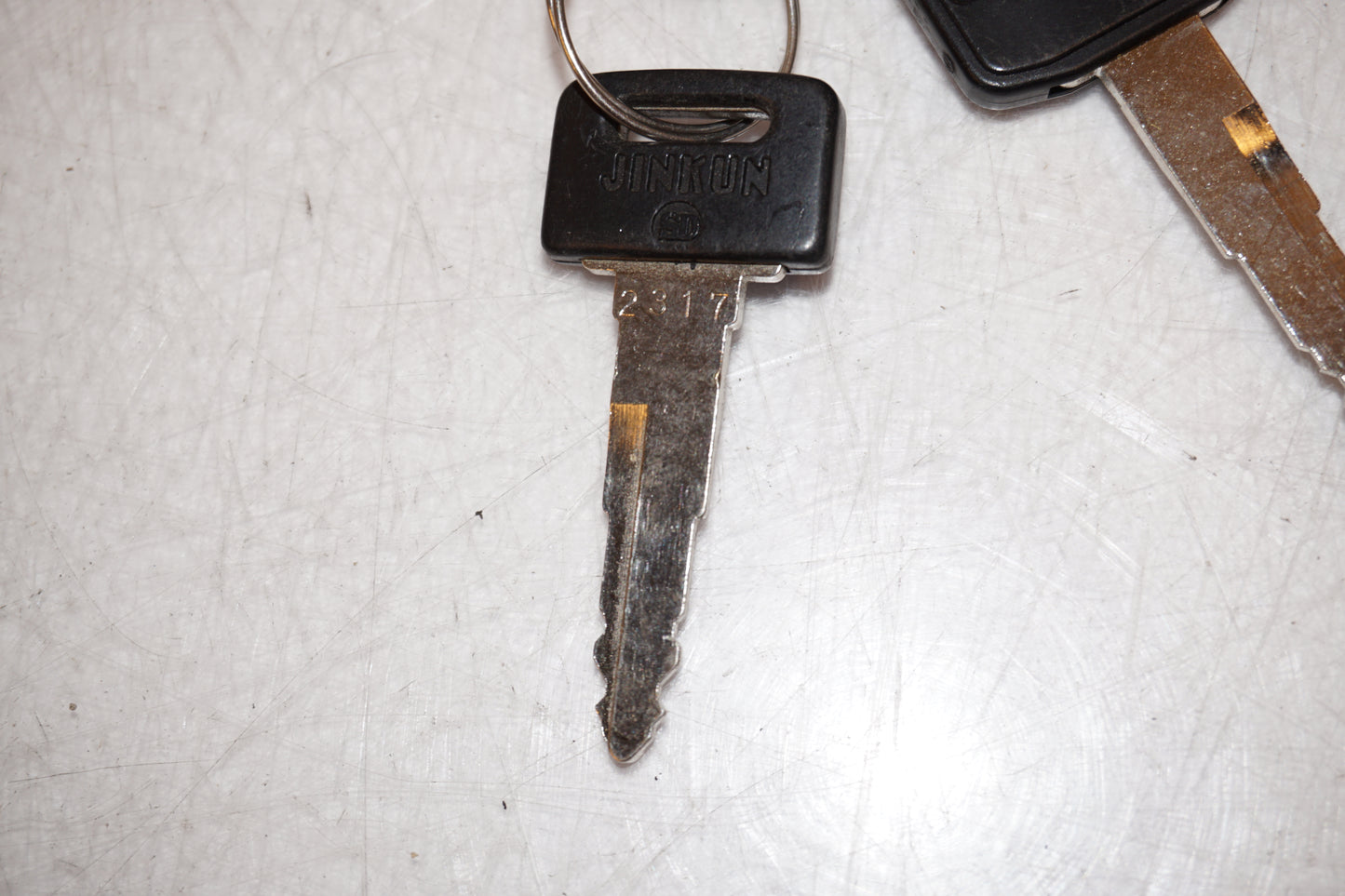 Baksidan på Sadellås från en Suzuki GSX-R 750 -1988 motorcykel.