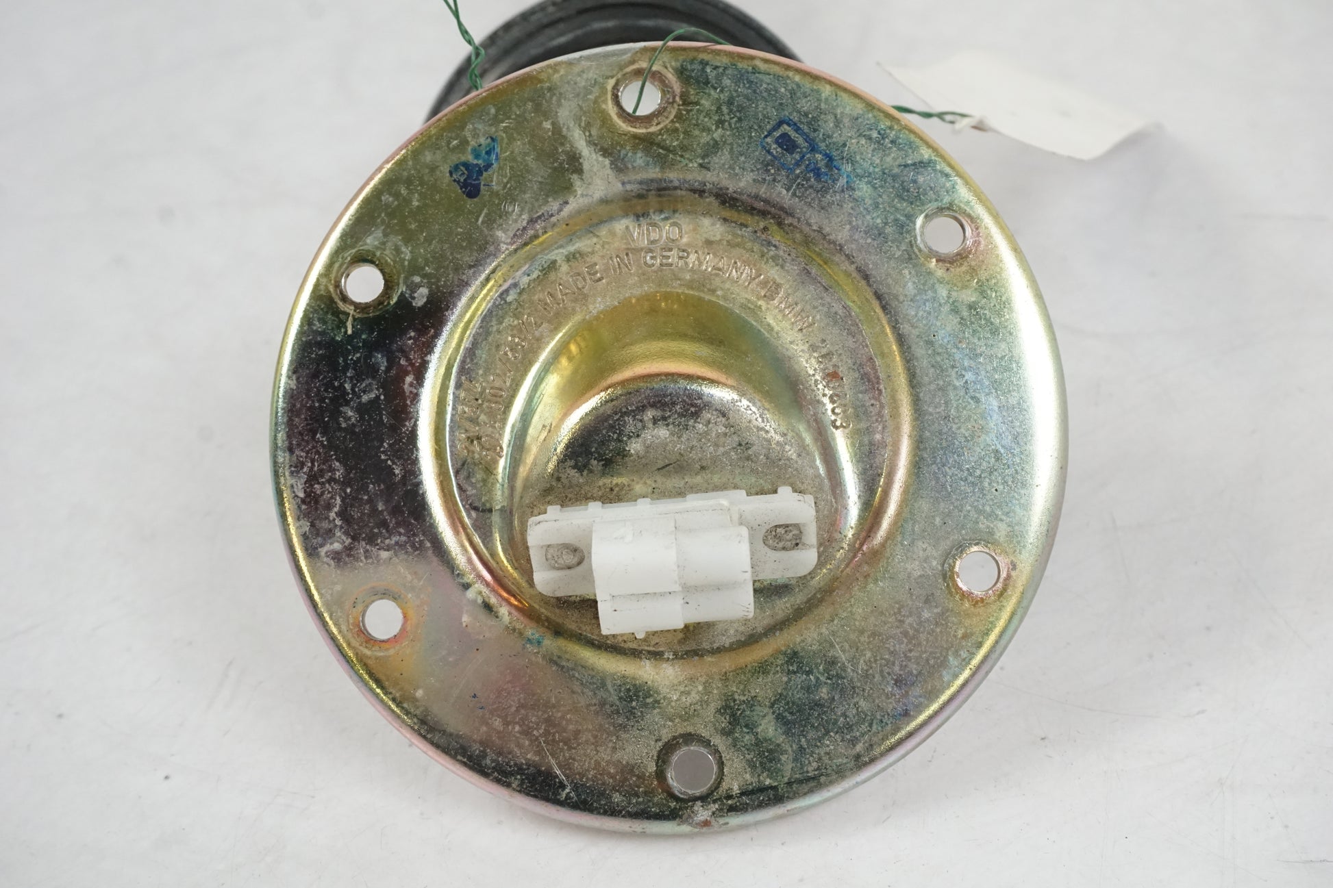 Snett uppifrån på Bensintankgivare från en BMW K 1200 LT -2004 motorcykel.