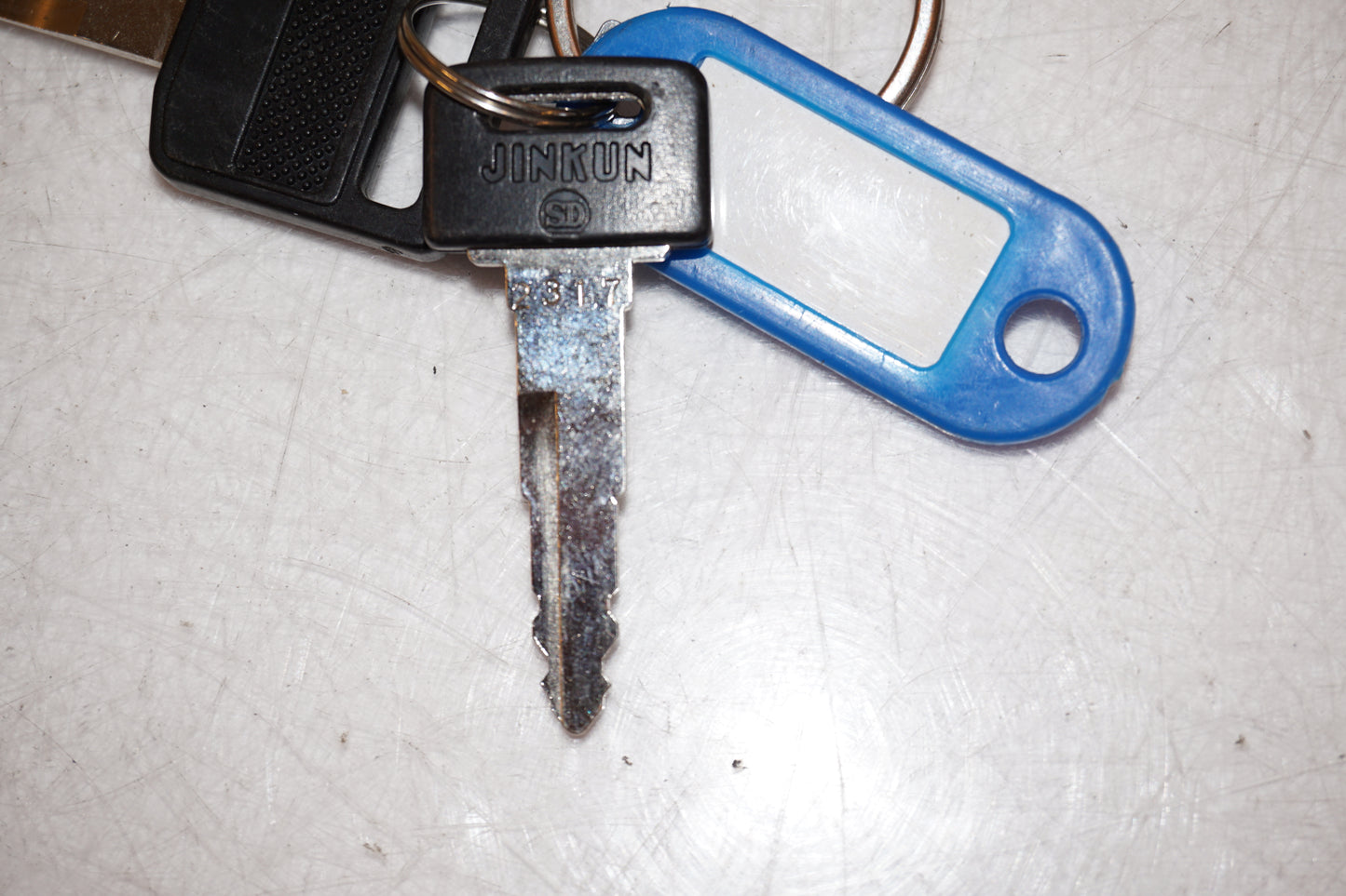 Vänster sida på Sadellås från en Suzuki GSX-R 750 -1988 motorcykel.