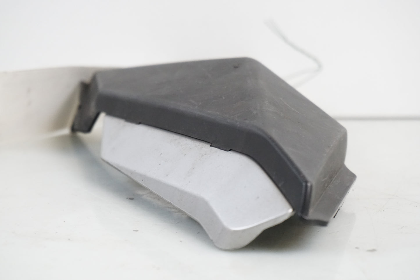 Snett uppifrån på Ljuddämpardekor från en Honda CBR 600 RR -2004 motorcykel.