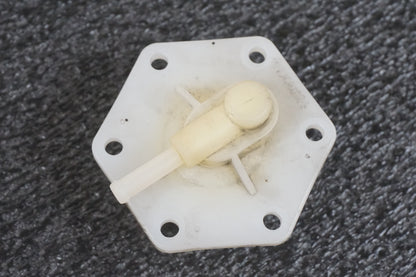 Framsidan på Bensintanksavluftare från en BMW K 1200 LT -2004 motorcykel.