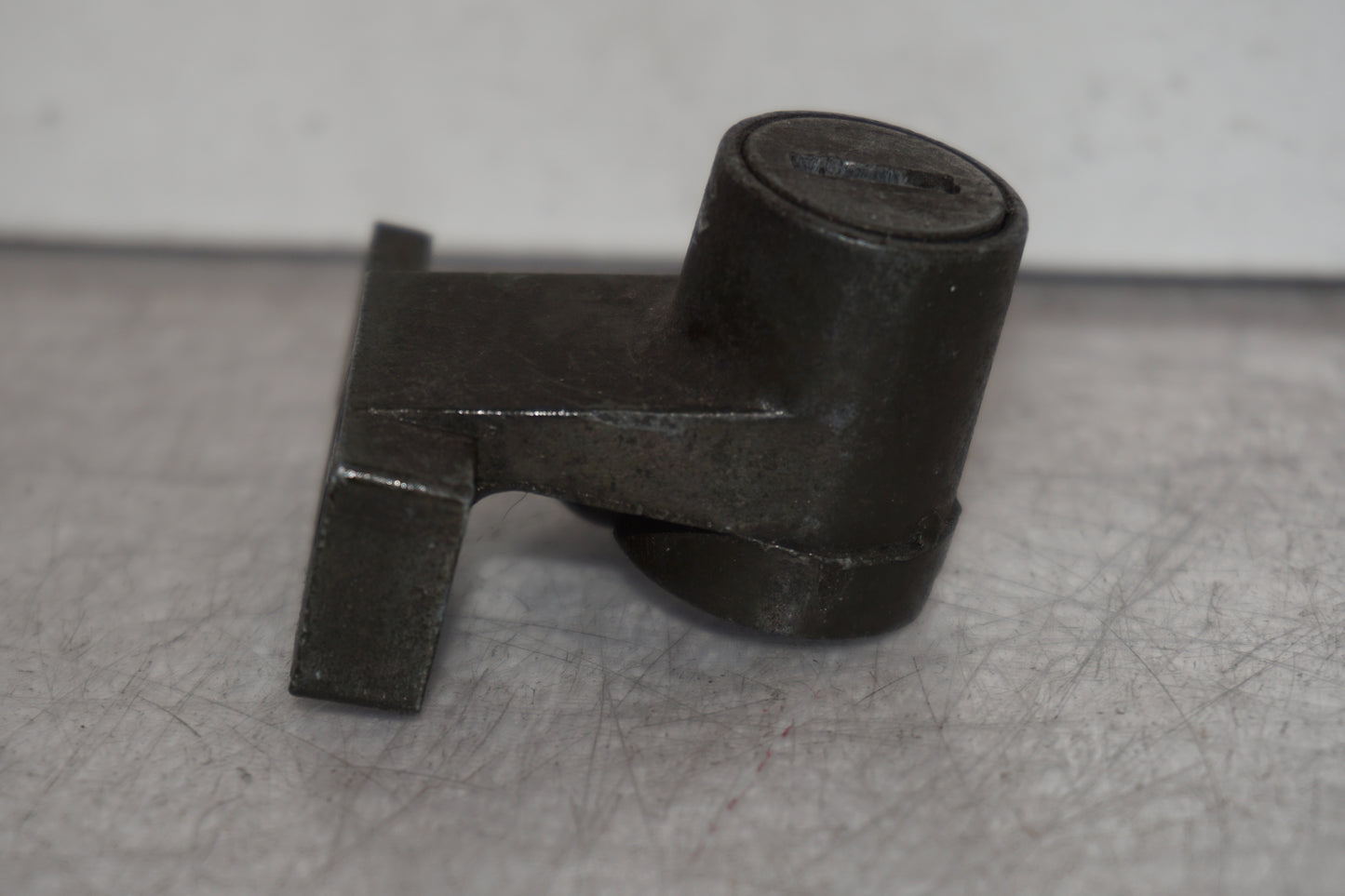 Extrabild2 på Sadellås från en Suzuki GSX-R 750 -1988 motorcykel.